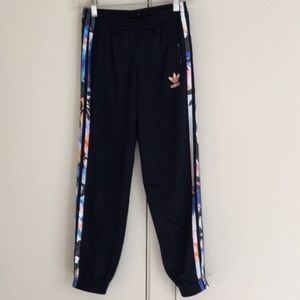Adidas trefoil jogger, girl’s size 9-10y